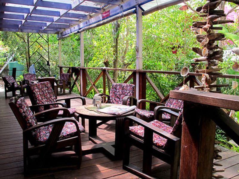 Dolphins Backpackers Hostel Sunshine Beach Exterior photo